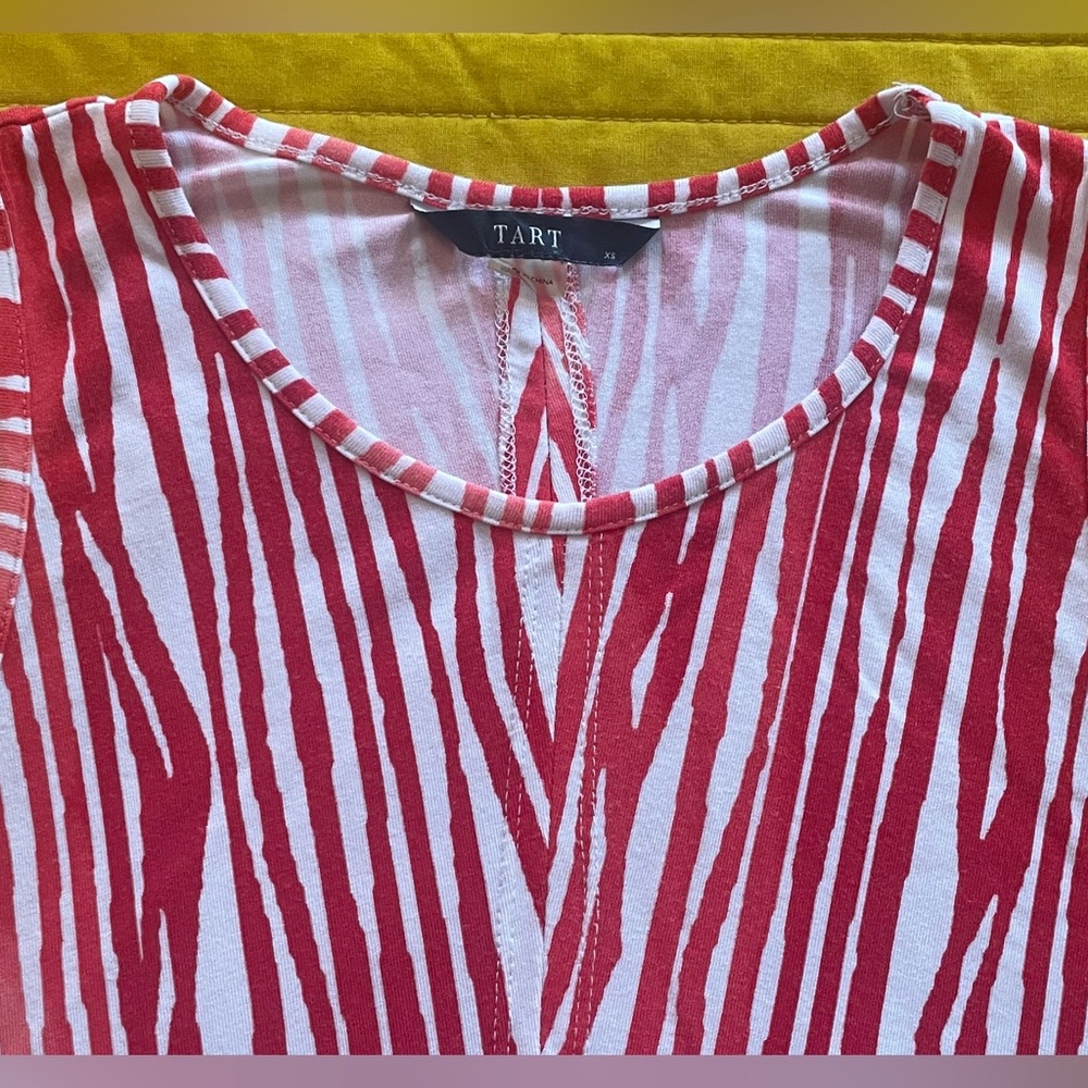 Fun Tart Sleeveless Shirt with Knot Details - Size XS - Picture 2 of 8
